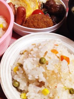 ツナ缶使って炊飯器でピラフ風炊き込みご飯-レシピのメイン写真