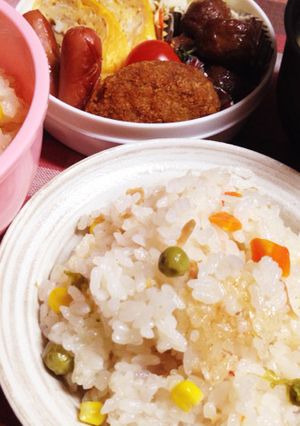 ツナ缶使って炊飯器でピラフ風炊き込みご飯-レシピのメイン写真
