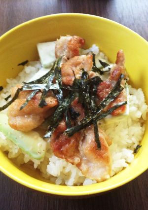 簡単！鶏とアボカドのマスタードマヨ丼-レシピのメイン写真