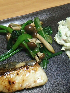 カニ入りアボカドサラダ&しめじ炒め♪-レシピのメイン写真