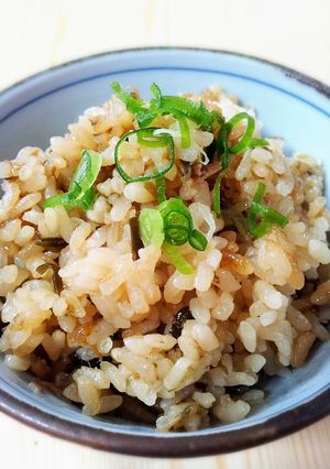 材料二つの炊き込みご飯-レシピのメイン写真