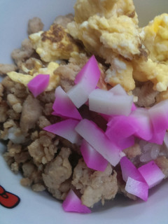 鶏そぽろ丼◆彩りきれい♪-レシピのメイン写真