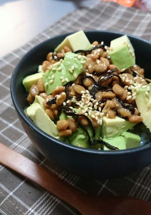 ５分で朝ごはん！アボカド納豆丼-レシピのメイン写真