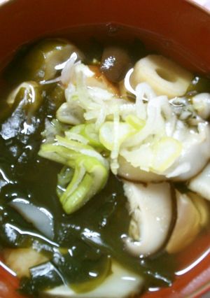 簡単♪ 竹輪 豆腐 ワカメの お吸い物！-レシピのメイン写真