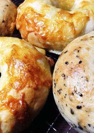チーズとベーコン入りベーグル❥★✡✩-レシピのメイン写真