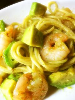 えびとアボカドのジェノベーゼ風パスタ-レシピのメイン写真