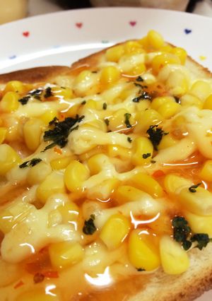コーンとスイートチリソース♡トースト綺麗-レシピのメイン写真