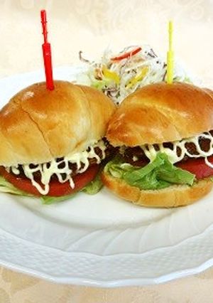 懐かしおいしい♥絶品メンチカツバーガー-レシピのメイン写真