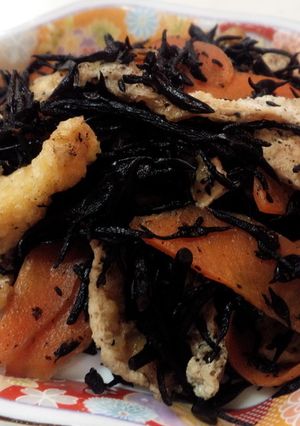 汁気なしで弁当にも♪油揚げとひじきの煮物-レシピのメイン写真