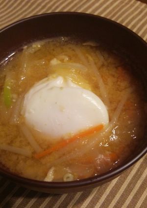 もやし･玉葱･人参･落とし卵の味噌汁♪-レシピのメイン写真