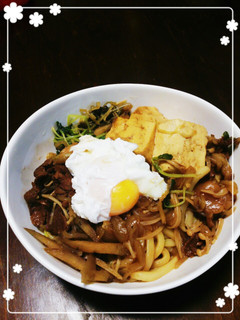 すき焼きの〆にポーチドエッグ乗せうどん-レシピのメイン写真