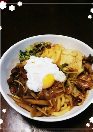 すき焼きの〆にポーチドエッグ乗せうどん-レシピのメイン写真