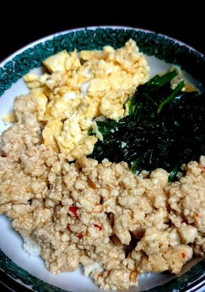 ピリ辛お豆腐そぼろで三色丼♪-レシピのメイン写真