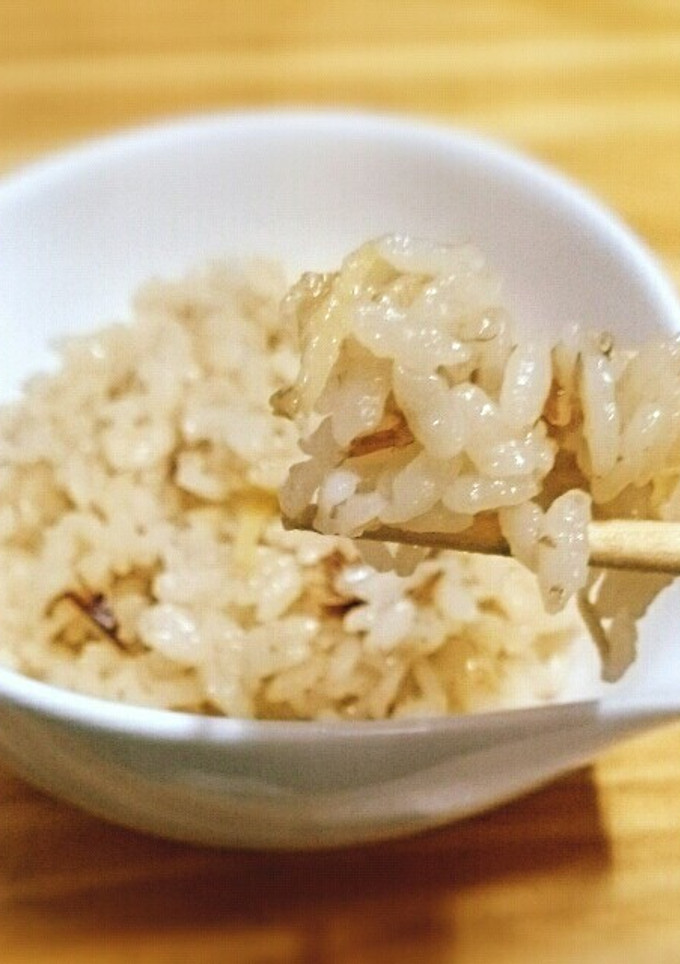 ★簡単★生姜ぽかぽかの醤油の炊き込みご飯-レシピのメイン写真