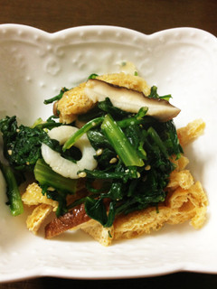 春菊と焼き(あげ、椎茸)の和え物-レシピのメイン写真
