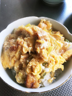 ランチにぴったり♪節約油揚げの卵とじ丼-レシピのメイン写真