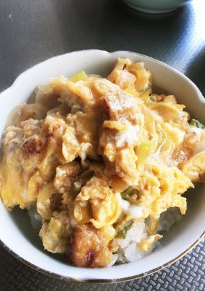 ランチにぴったり♪節約油揚げの卵とじ丼-レシピのメイン写真