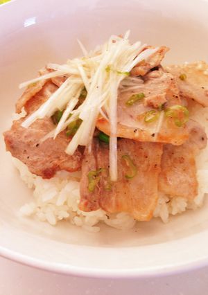 お肉ガッツリ(^ ^)豚カルビのネギ塩丼-レシピのメイン写真