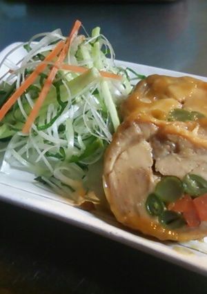鶏モモ肉でコクうまチキンロール&香味野菜-レシピのメイン写真