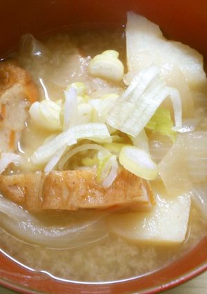 玉ねぎ じゃが芋 さつま揚げの お味噌汁-レシピのメイン写真