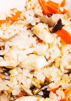鶏皮だしの炊き込みごはん-レシピのメイン写真