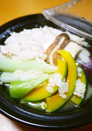 白菜消費に！柔らか鶏むね肉のレンジ塩麹鍋-レシピのメイン写真