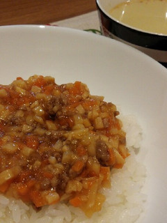 タケノコと挽き肉のそぼろ丼-レシピのメイン写真