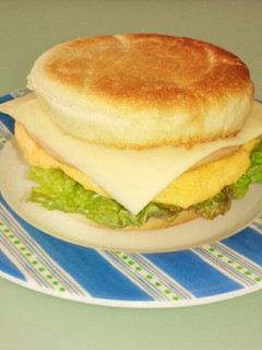 朝食に☆ハムエッグ♡マフィンサンド-レシピのメイン写真