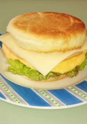 朝食に☆ハムエッグ♡マフィンサンド-レシピのメイン写真