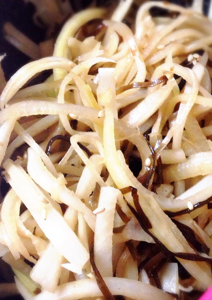 捨てないで！大根の皮の塩昆布炒め-レシピのメイン写真