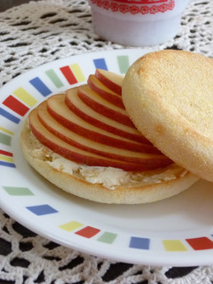 ✜りんごとクリチーの英国マフィンサンド✜-レシピのメイン写真