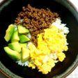 三色丼~そこにあるもの達で~
