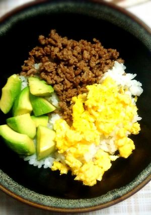 三色丼～そこにあるもの達で～-レシピのメイン写真