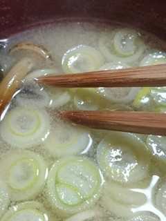 山採りエノキダケと椎茸、葱の味噌汁-レシピのメイン写真