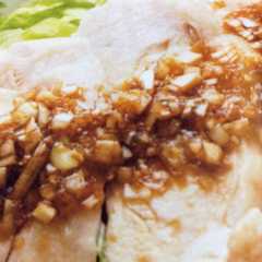 รูปของ 鶏胸肉の蒸し焼き