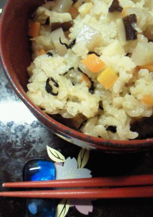 こんにゃくたっぷり！沖縄風炊き込みご飯-レシピのメイン写真