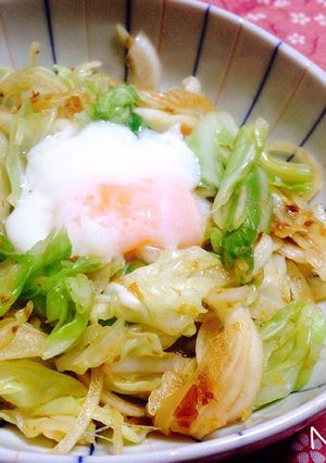 キャベツと玉ねぎの温玉サラダ-レシピのメイン写真