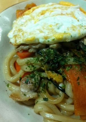 卵のっけ!!醤油味の焼きうどん-レシピのメイン写真
