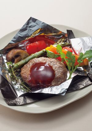 黒ホイルで♡ジューシー包み焼きハンバーグ-レシピのメイン写真