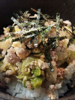 レタスと豚ミンチを卵とじ♪簡単そぼろ丼-レシピのメイン写真