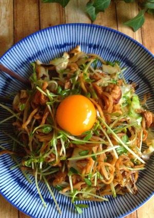 野菜だけ!豆苗ともやしの甘辛味噌焼きそば-レシピのメイン写真