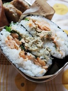 鮭ととろろのおにぎらず-レシピのメイン写真
