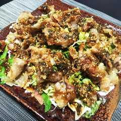 รูปของ カリカリ豚肉ネギ味噌ピリ辛醤油がけ