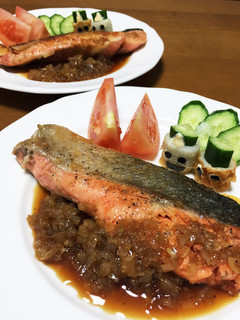 おかずになる!鮭のムニエルオニオンソース-レシピのメイン写真