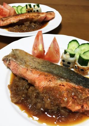 おかずになる！鮭のムニエルオニオンソース-レシピのメイン写真