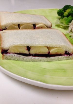 ブルベリクリチとバナナのサンドイッチ-レシピのメイン写真