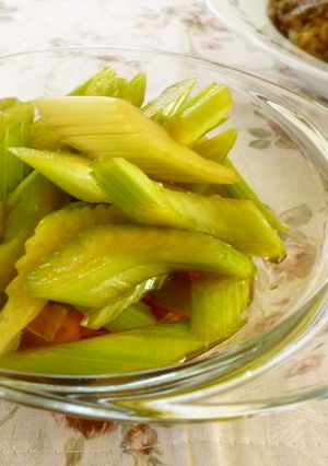 セロリの簡単漬物♪麺つゆ&酢-レシピのメイン写真