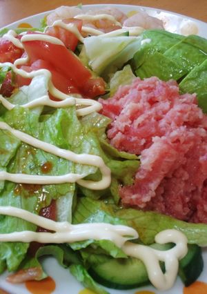 ガスト風？マグロとえびのアボカドサラダ丼-レシピのメイン写真