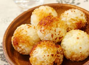 たこ焼き器でミニ焼きおにぎり♡ たこ焼き器でミニ焼きおにぎり♡-レシピのメイン写真