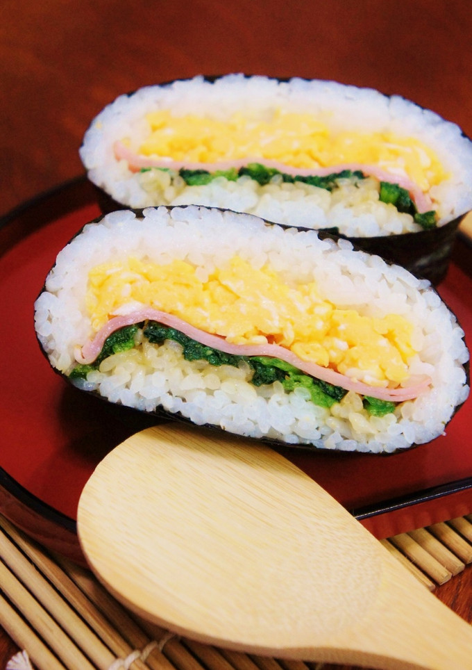 炒り卵とほうれん草バター醤油◆おにぎらず-レシピのメイン写真